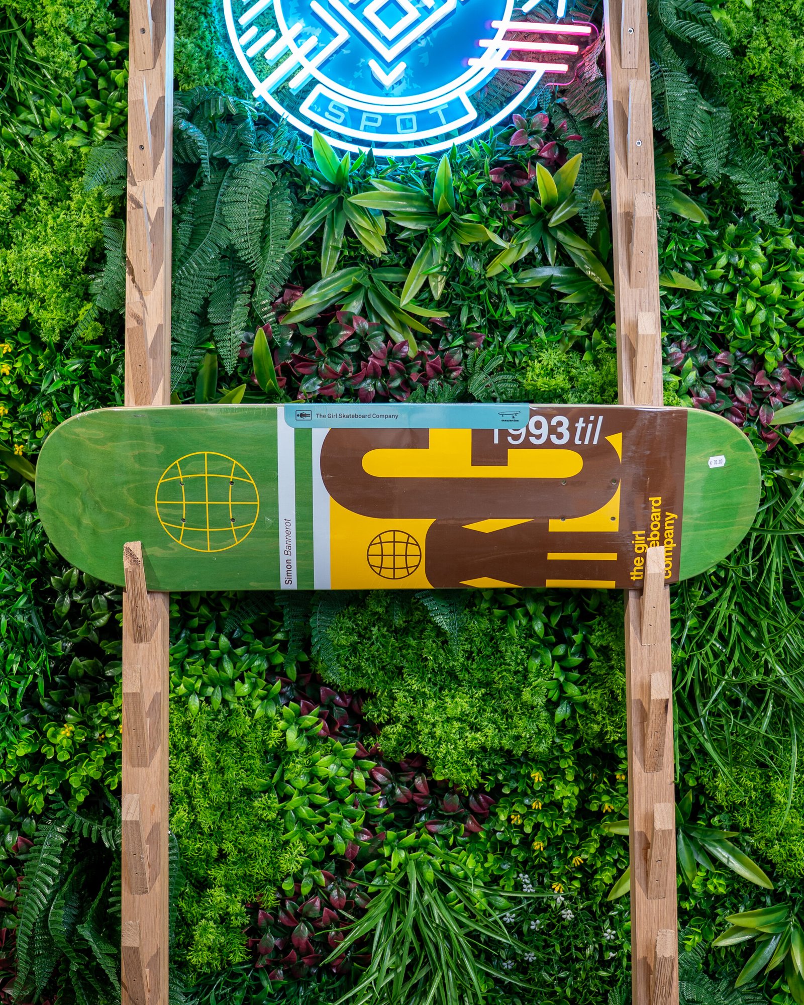 GIRL DECK INTL OG BANNEROT 8.25 X 31.875